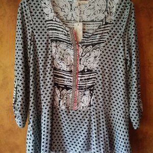 TRIBAL PRINT BLACK AND WHITE ENBROIDERED BLOUSE